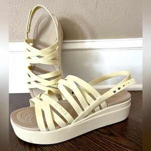 New Crocs Women's 11 strap Cream Sandals platform wedge Brooklyn